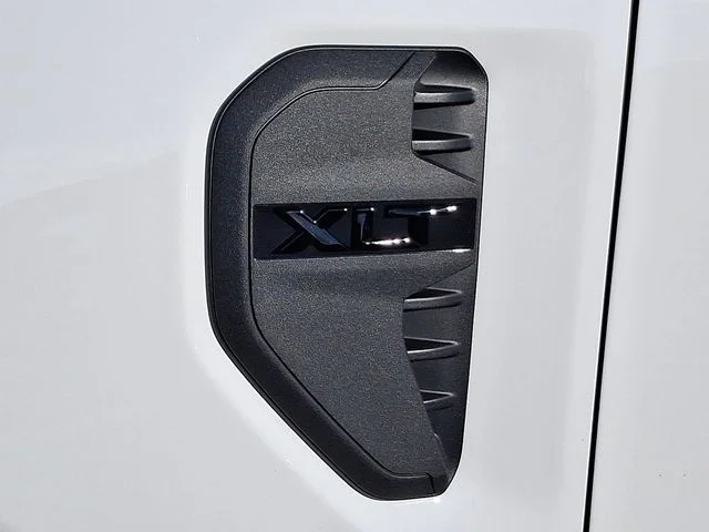 New 2026 Oxford White Ford XLT image 5