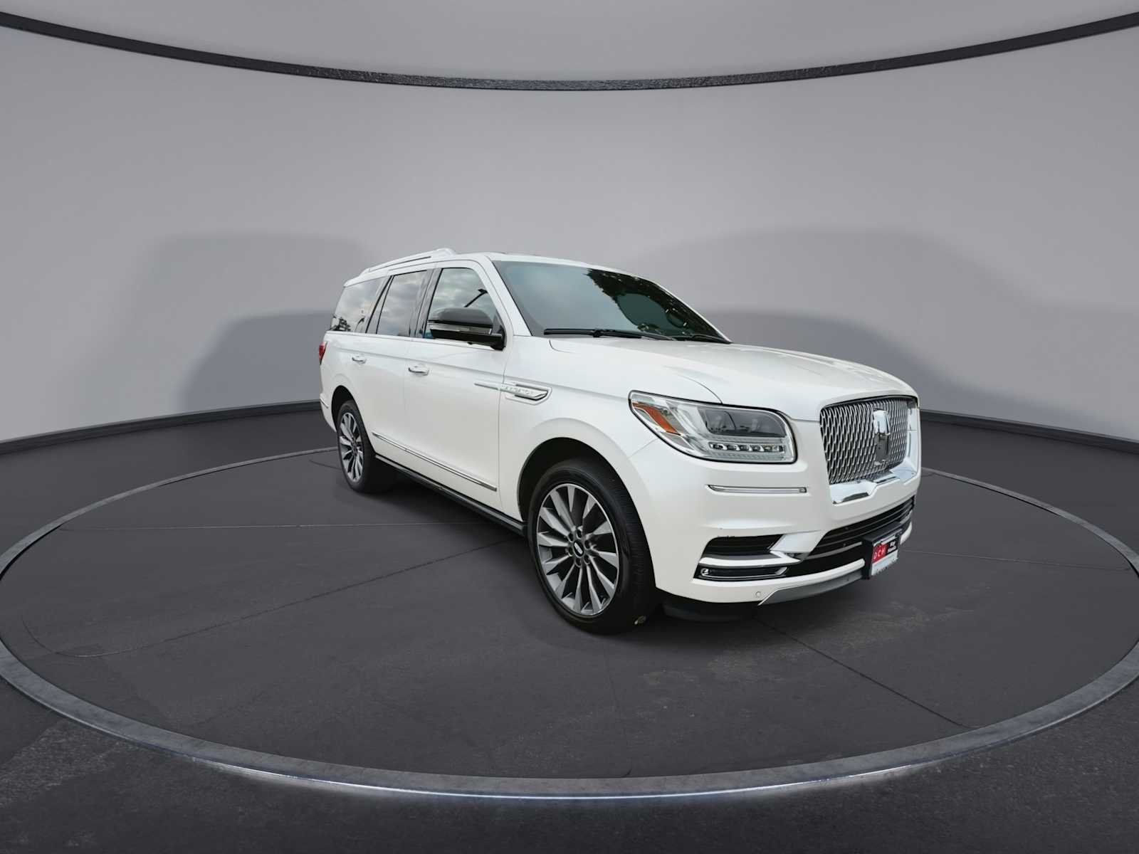 Used 2019 White Platinum Metallic Tri-Coat Lincoln Select image 2