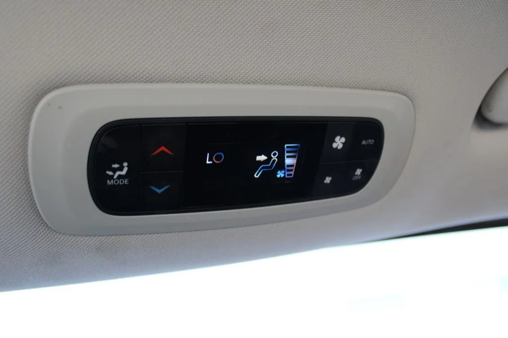 Used 2024 Black Chrysler Select image 35