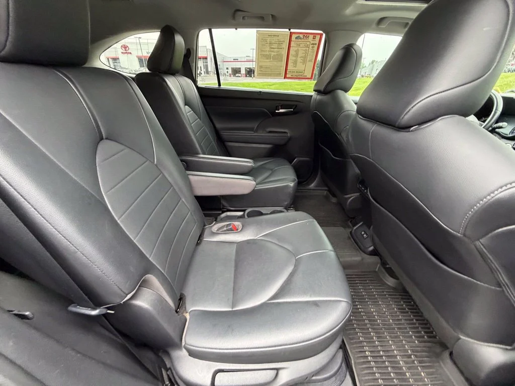 Used 2021 Silver Toyota XLE image 41