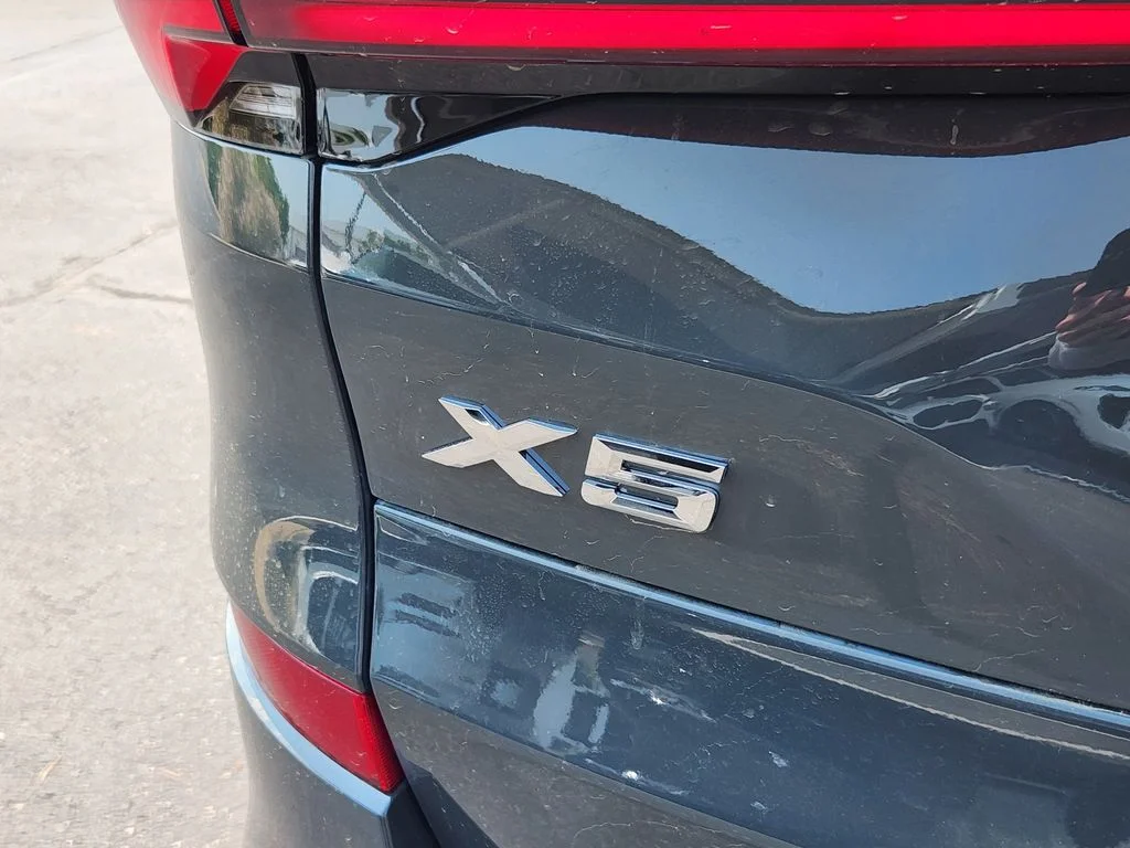 New 2026 Dravit Grey Metallic BMW xDrive50e image 21