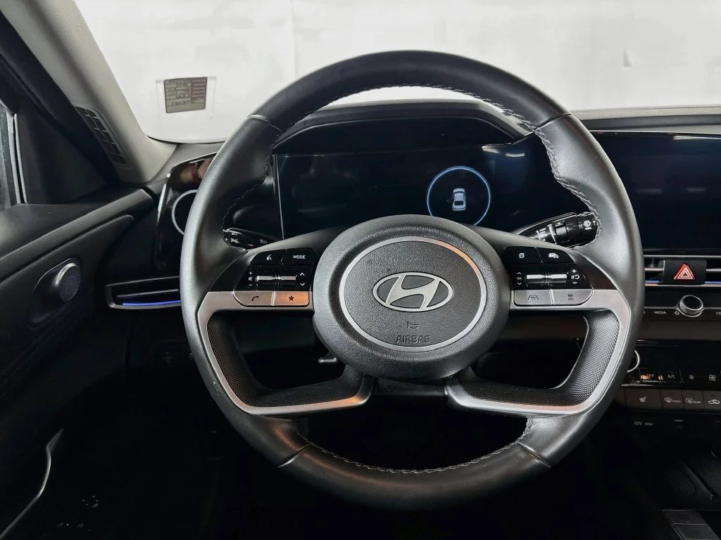 Used 2025 Gray Hyundai SEL Convenience image 13