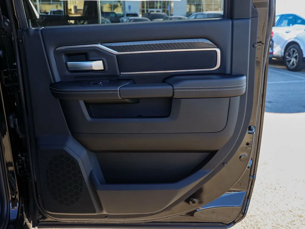 New 2026 Diamond Black Crystal Pearl-Coat Exterior Paint RAM Big Horn Night Edition image 16