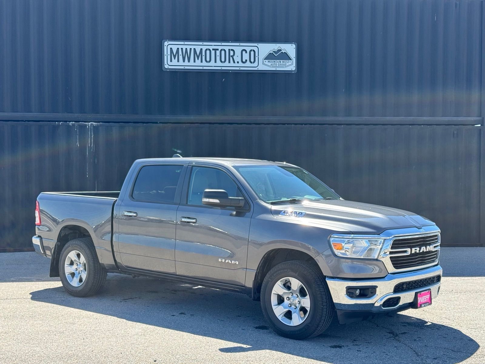 2020 RAM 1500 Big Horn/Lone Star 4x4 Crew Cab 5'7's photo