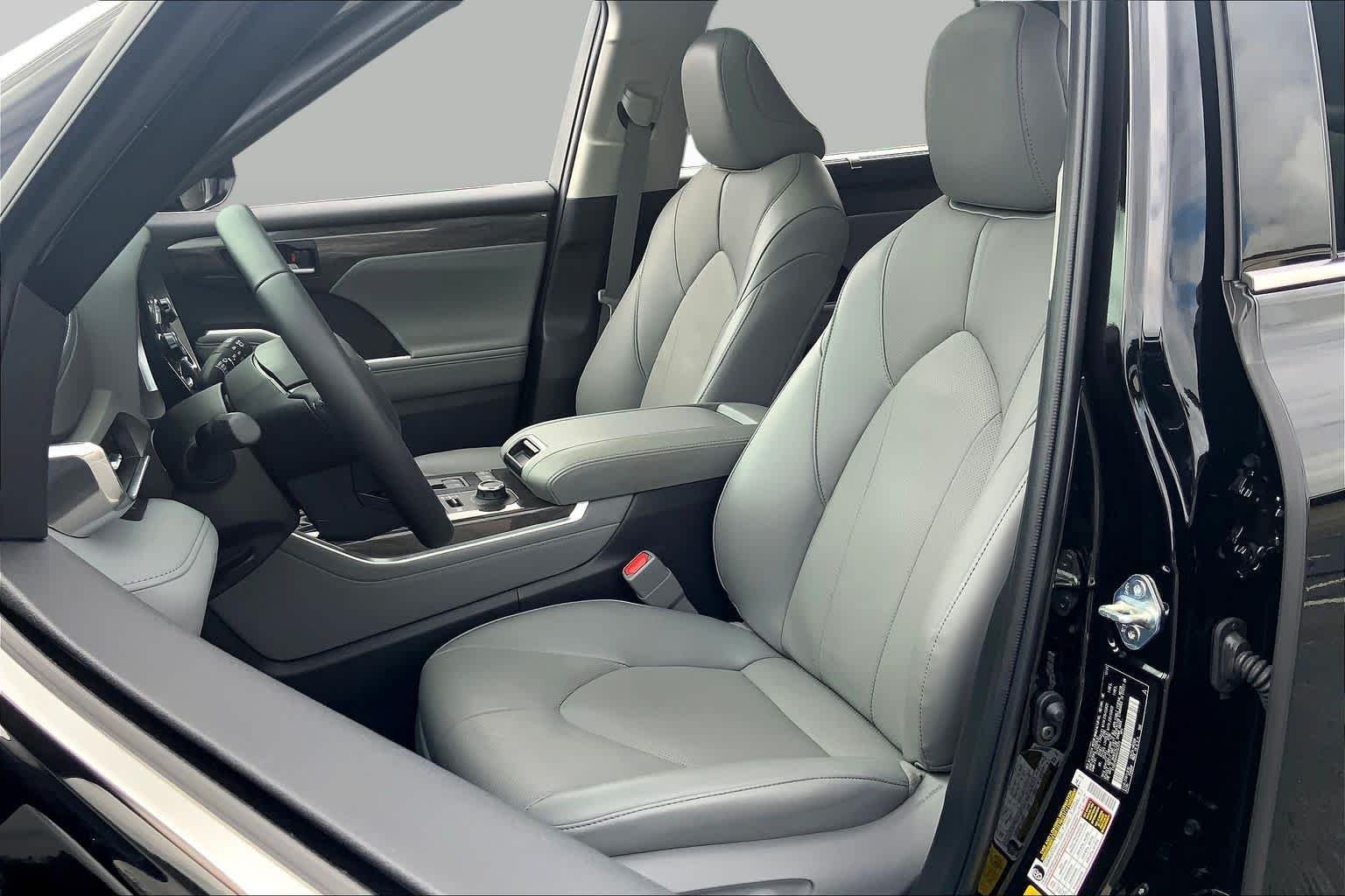 Used 2022 Midnight Black Metallic Toyota Limited image 15