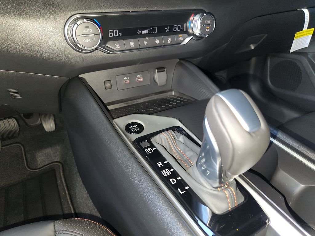 New 2026 Pearl White TriCoat / Super Black Two-tone Nissan 2.5 SR image 17