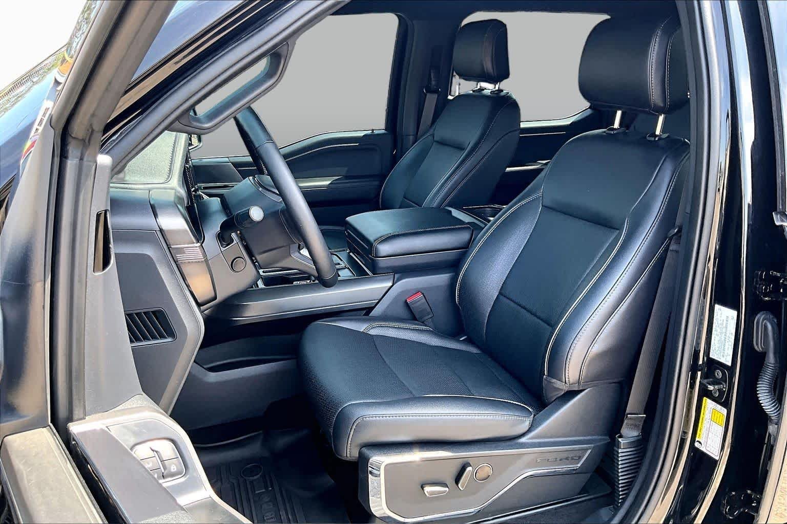 Used 2024 Agate Black Metallic Ford LARIAT image 10