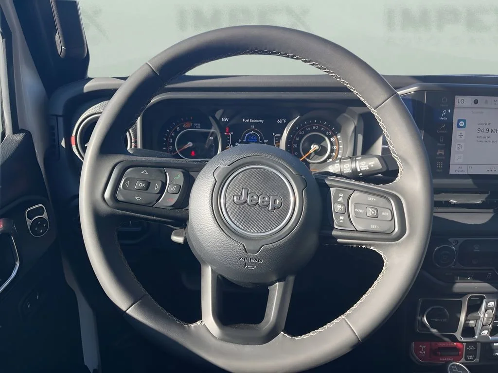 Used 2025 White Jeep Rubicon image 13
