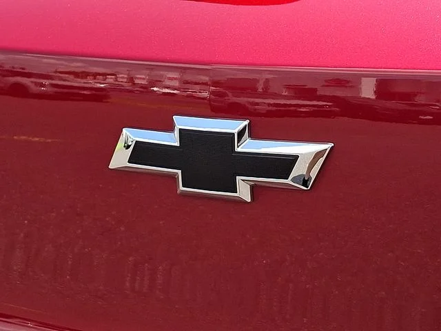 Used 2021 Red Chevrolet RS image 32