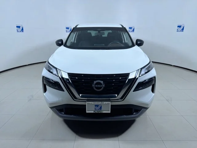 Used 2023 White Nissan S image 16