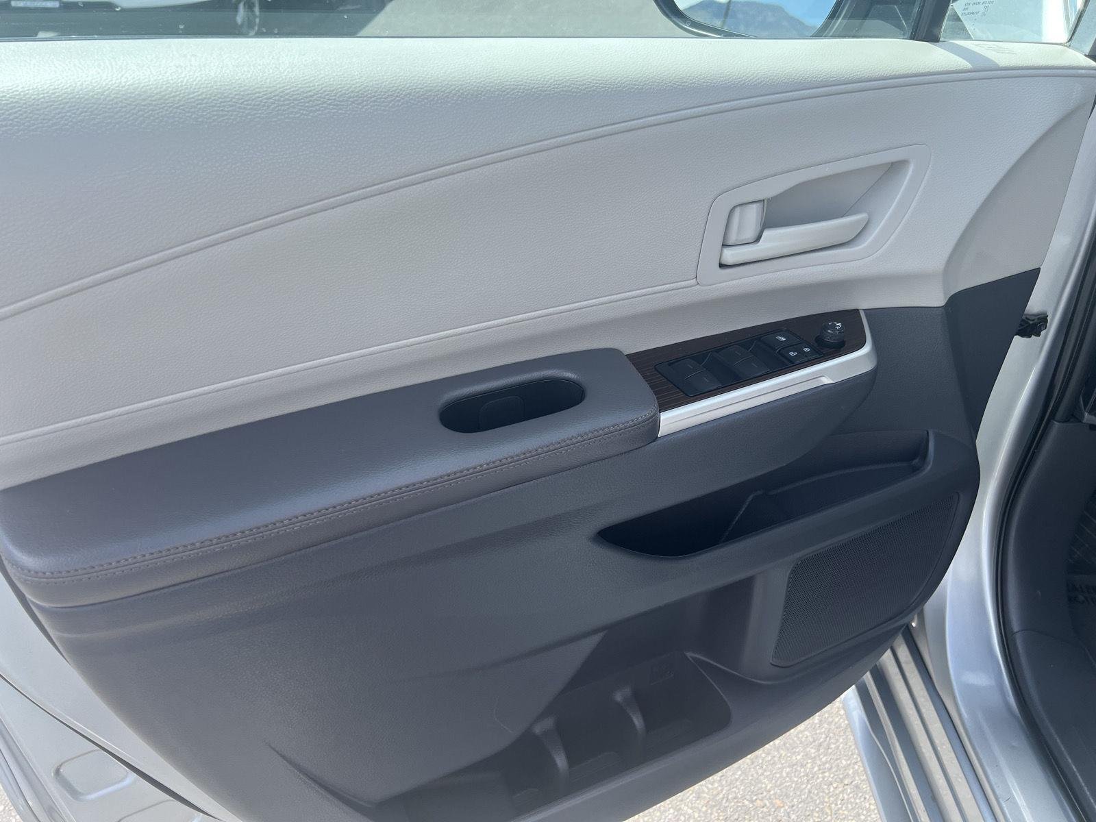 2021 Toyota Sienna LE - Photo 14