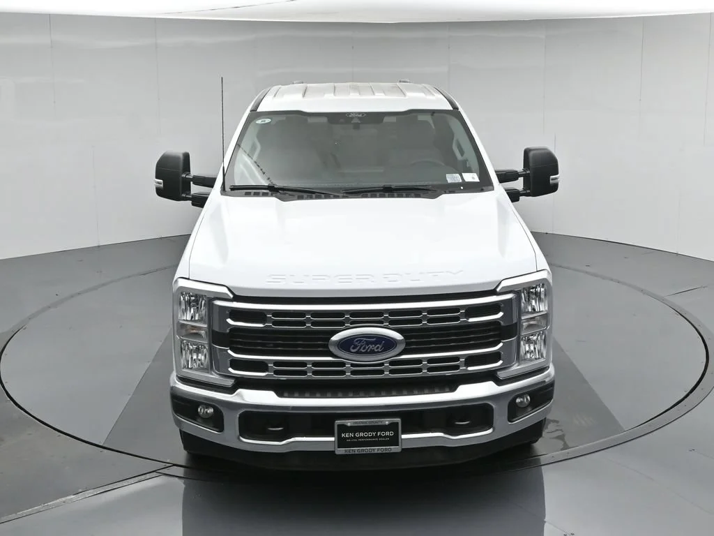 New 2026 Oxford White Ford XLT image 36