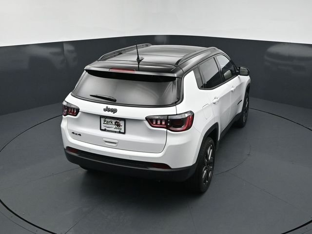 New 2026 Bright White Clear-Coat Exterior Paint Jeep Limited image 17