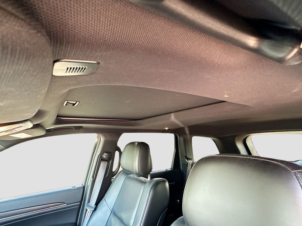 Used 2020 Gray Jeep Limited image 26