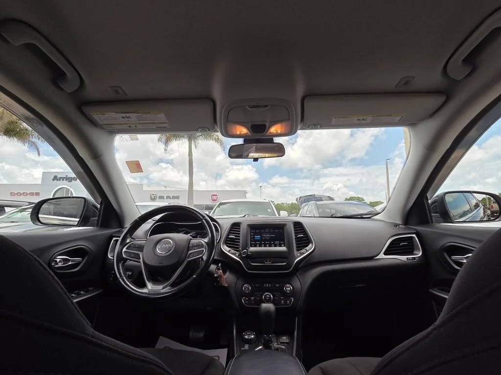 Certified Used 2019 Diamond Black Crystal Pearlcoat Jeep Latitude image 25