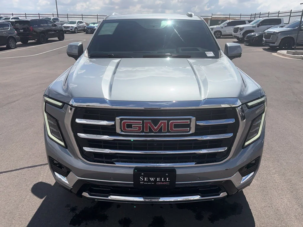 Used 2025 Sterling Metallic GMC Elevation image 10