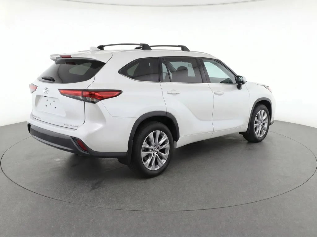 Used 2023 Off-white Toyota Limited image 4