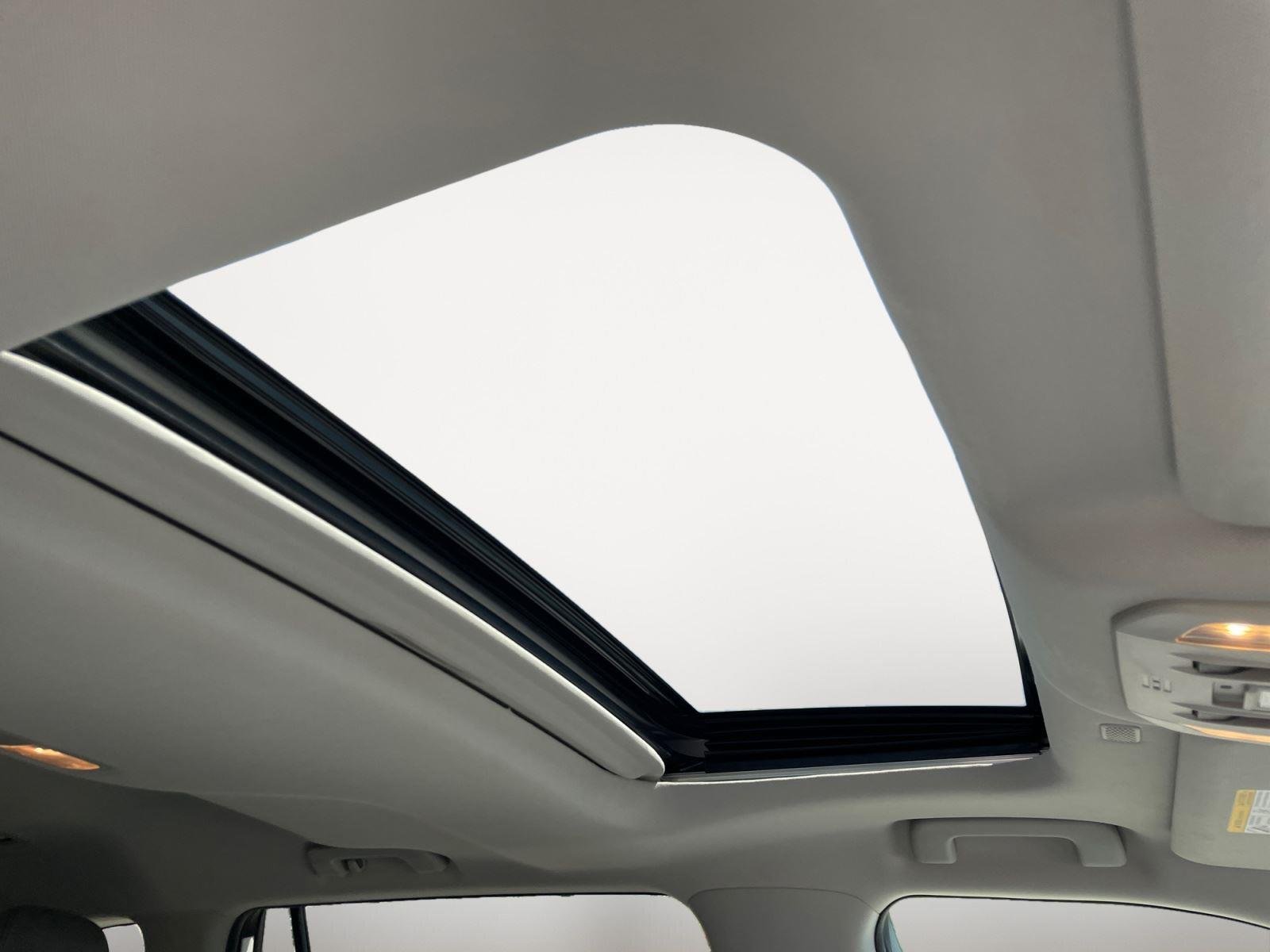 Used 2020 Blizzard Pearl TOYOTA XLE image 11