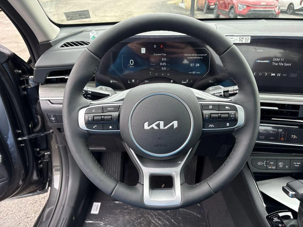 2025 Kia K5 EX - Photo 17