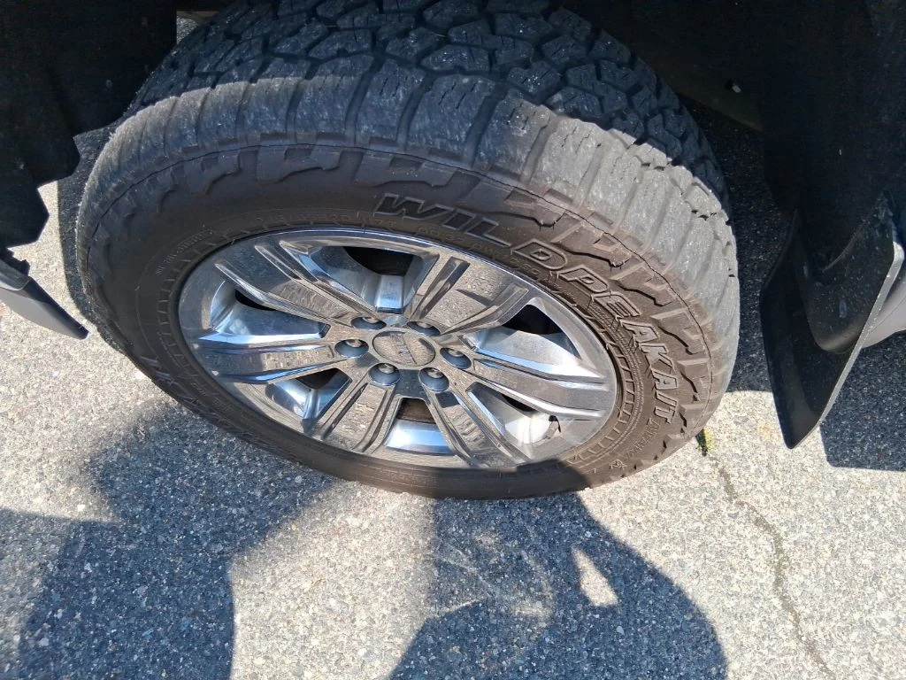 Used 2017 Black GMC SLT image 4