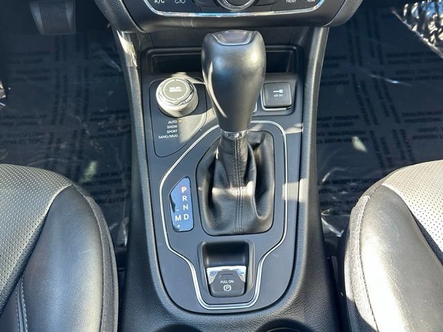 Used 2022 Gray Jeep Latitude Lux image 35