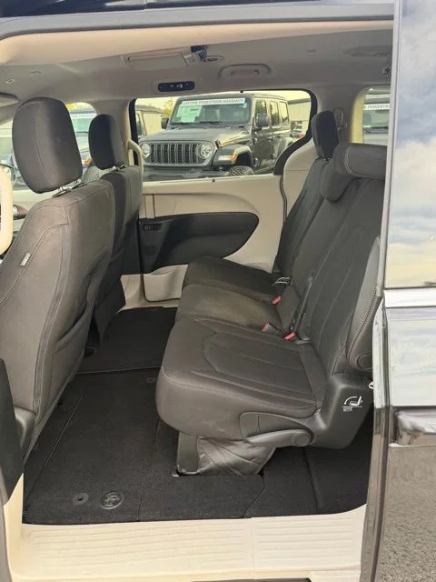 Used 2018 Black Chrysler Touring Plus image 4