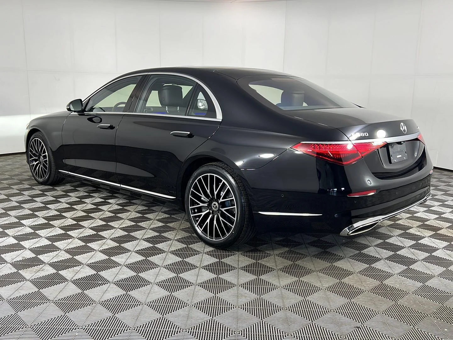 Used 2021 Black Mercedes-Benz S 580 image 9
