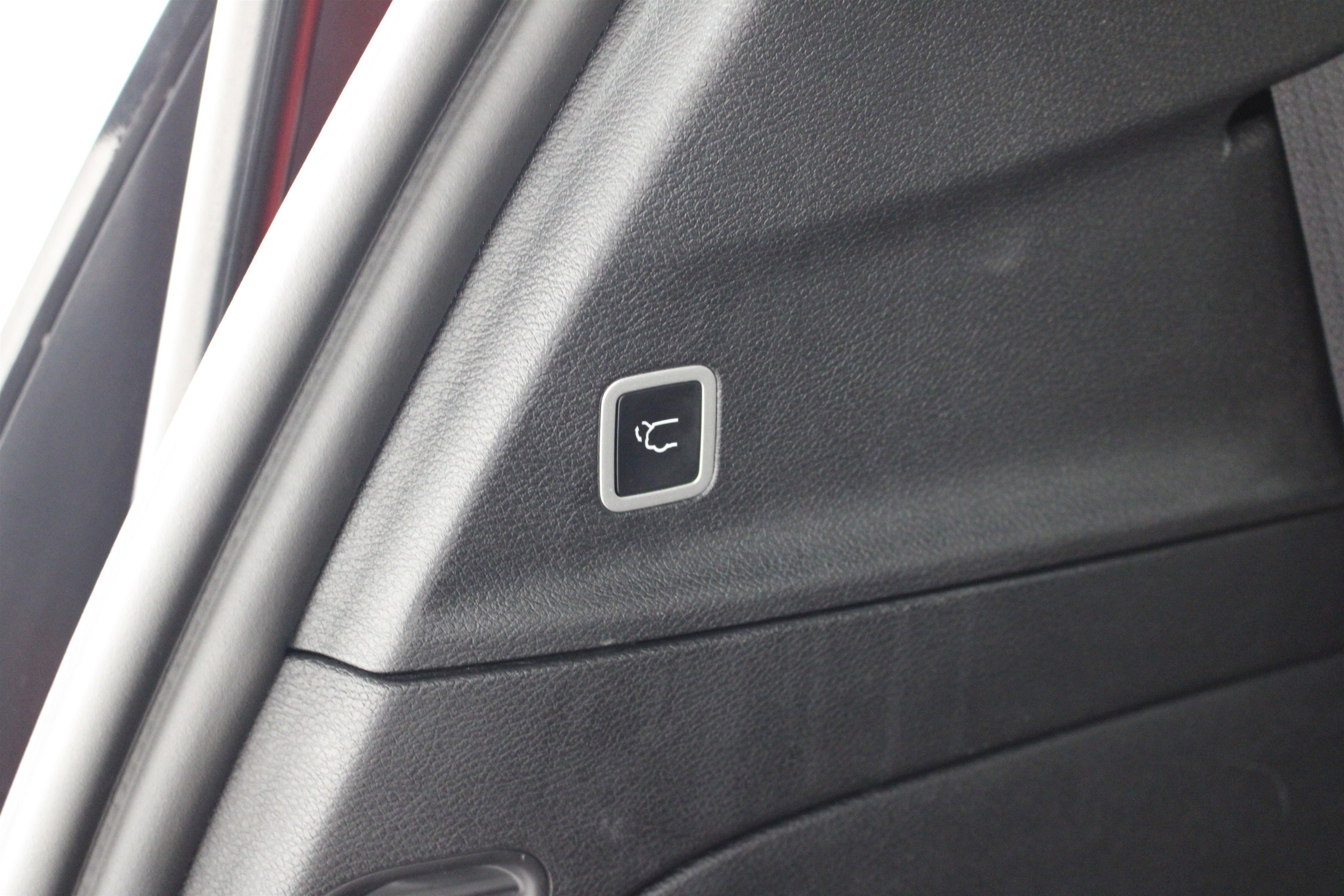Used 2025 Red Hot Pearlcoat Chrysler Select image 24