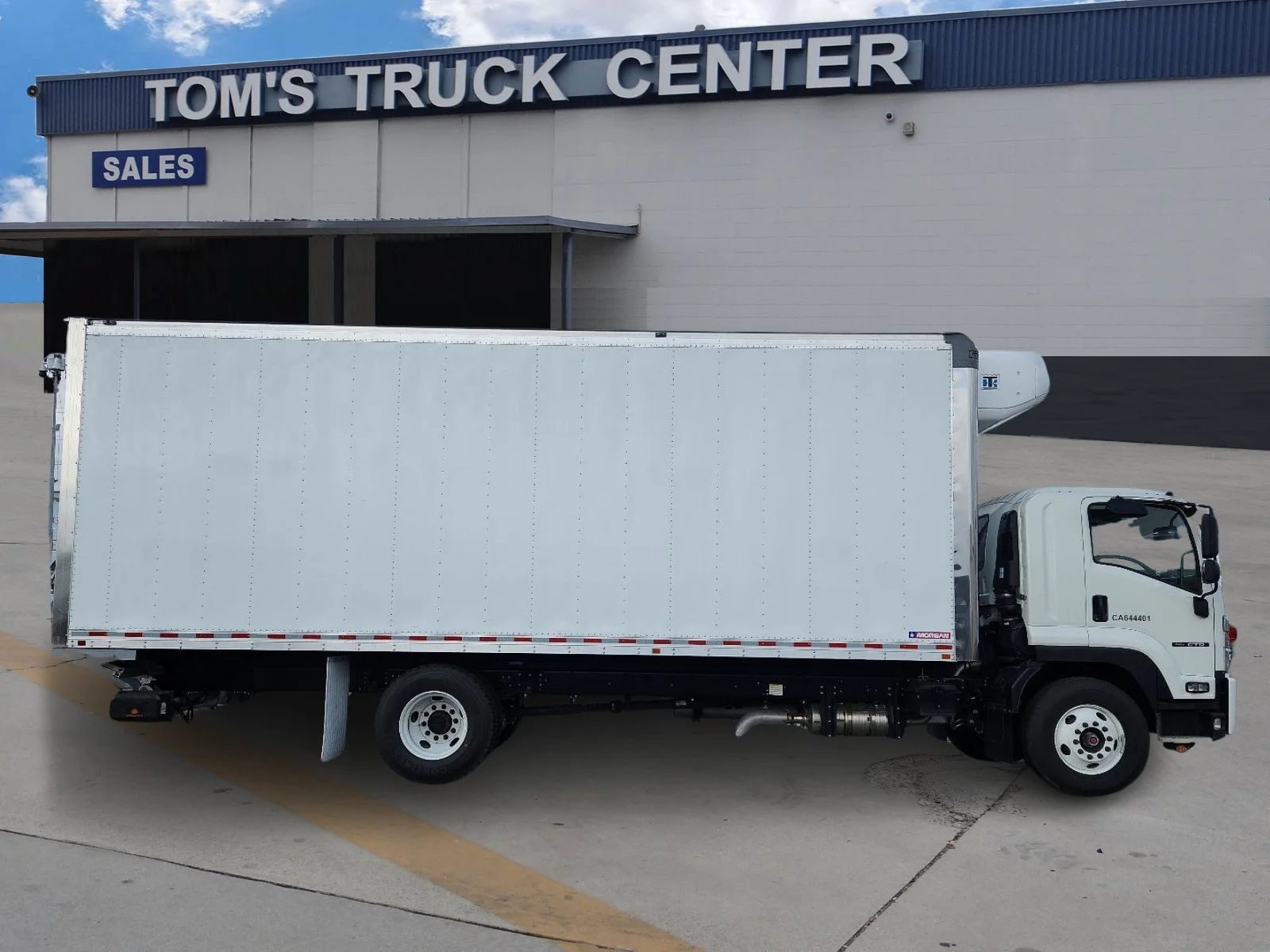 Used 2024 White Isuzu  image 2