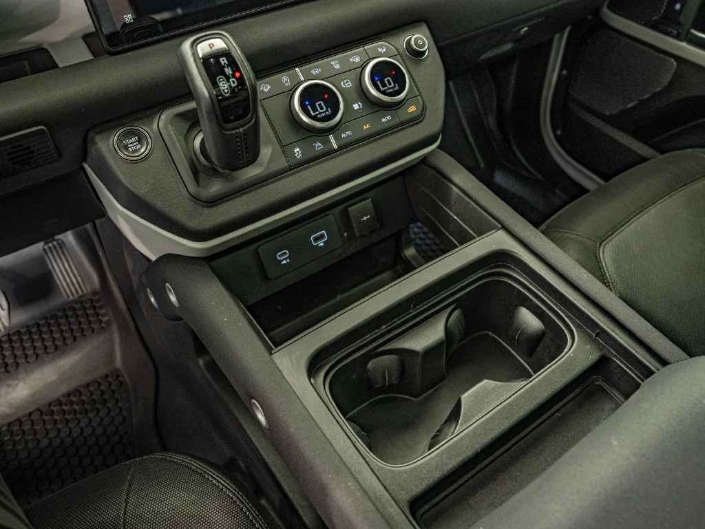 Used 2023 White Land Rover X-Dynamic SE image 27