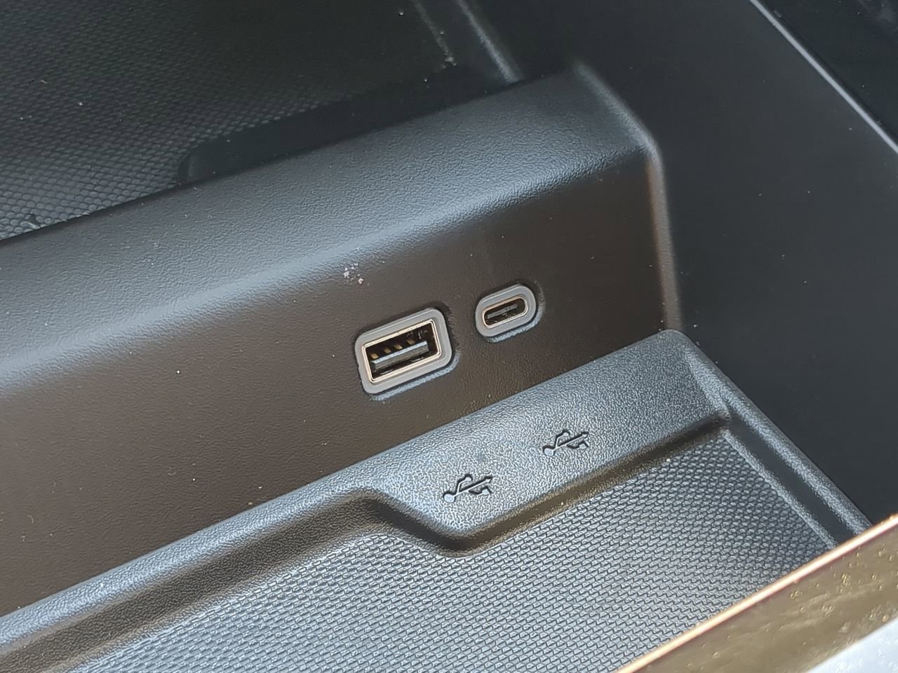 2025 Chevrolet Suburban Z71 - Photo 21