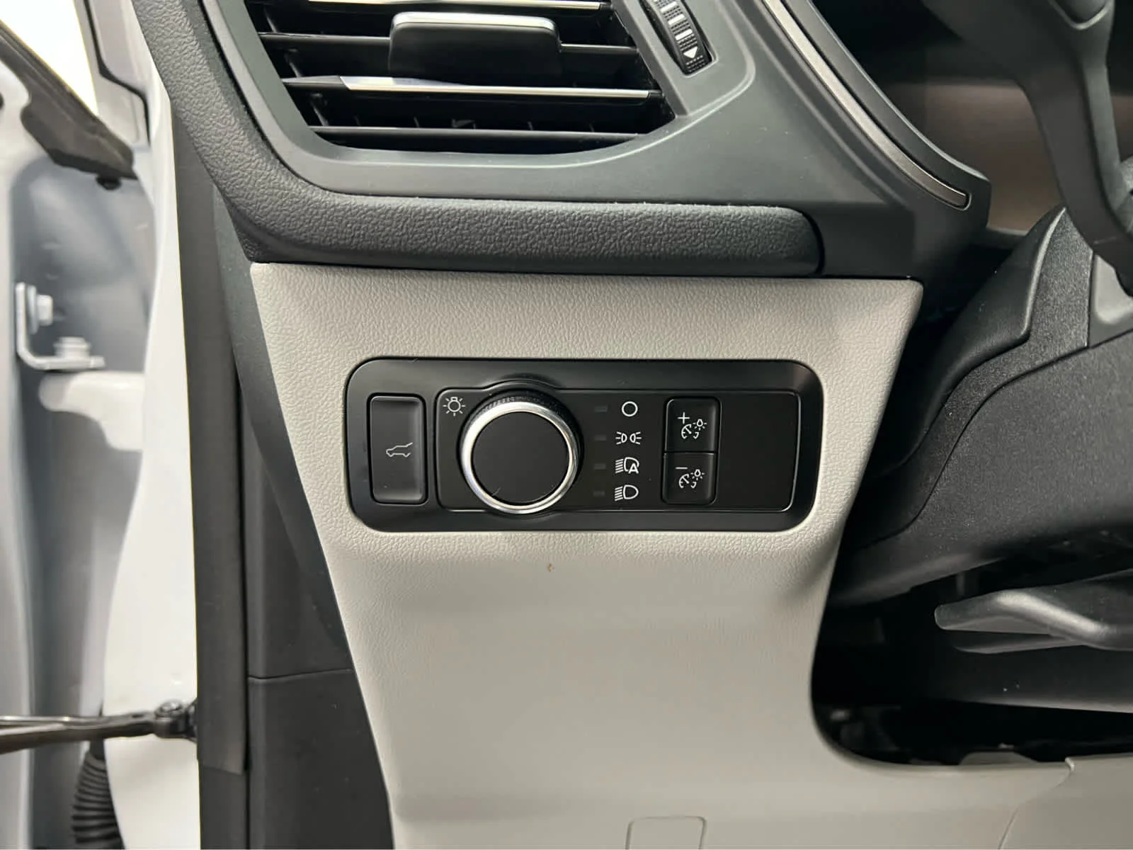 Used 2023 Oxford White Ford Active image 19