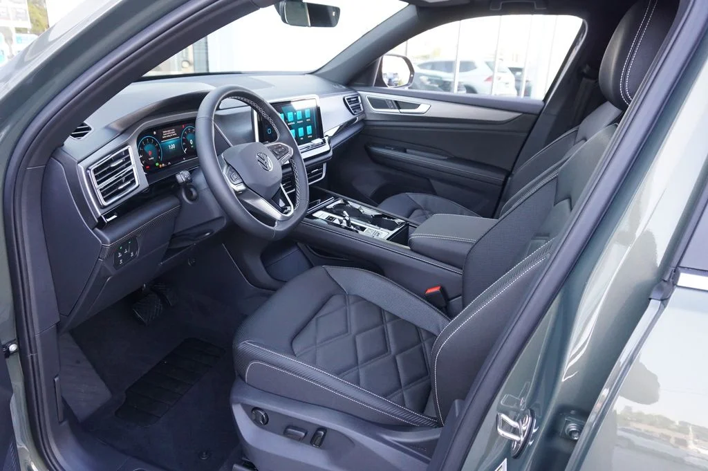 New 2026 Green Volkswagen 2.0T SE w/Technology image 9