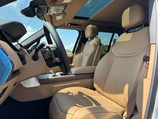 New 2026 Ostuni Pearl White Land Rover SE image 14