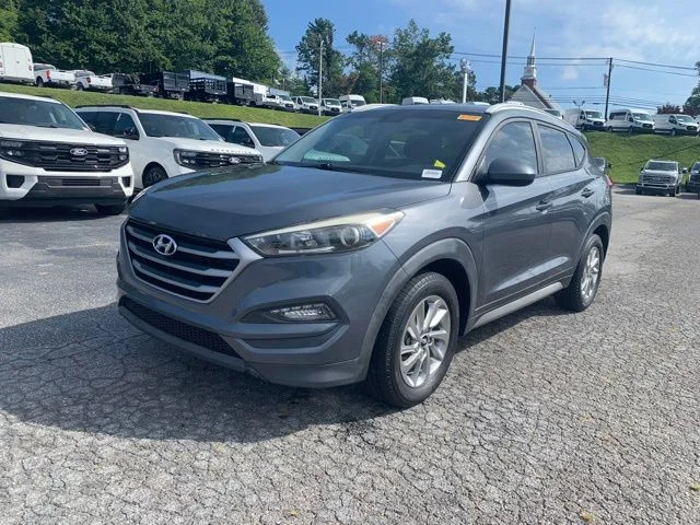 Used 2017 Gray Hyundai SE image 4