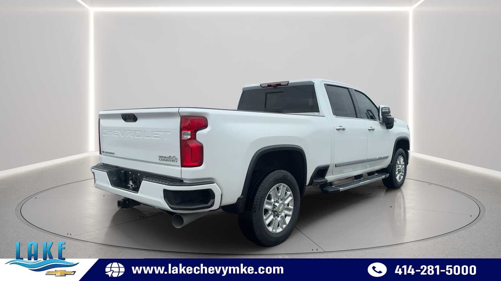 Certified Used 2024 Iridescent Pearl Tricoat Chevrolet High Country image 9