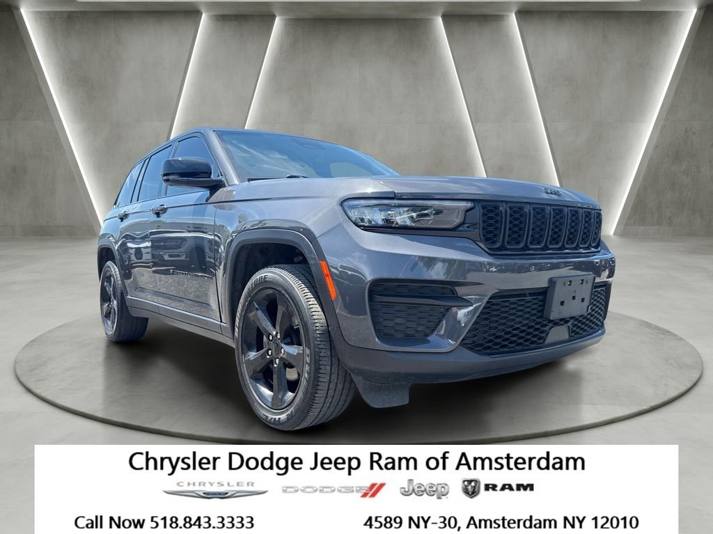 Used 2023 Gray Jeep Altitude X image 1
