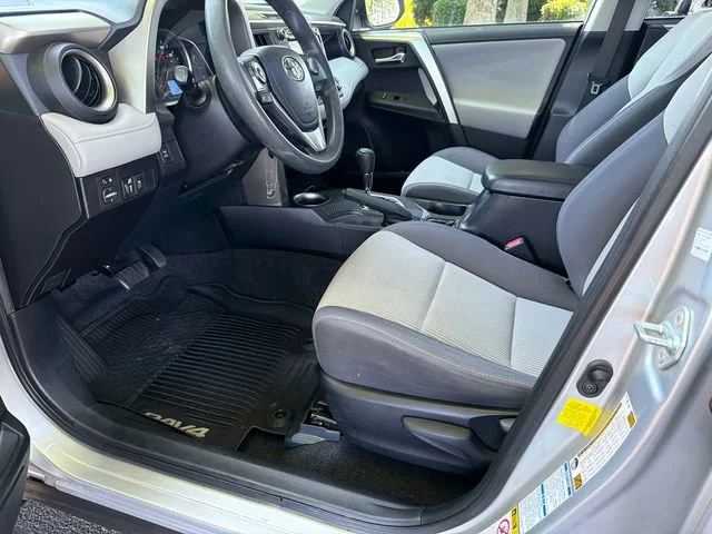 Used 2015 Silver Toyota XLE image 9