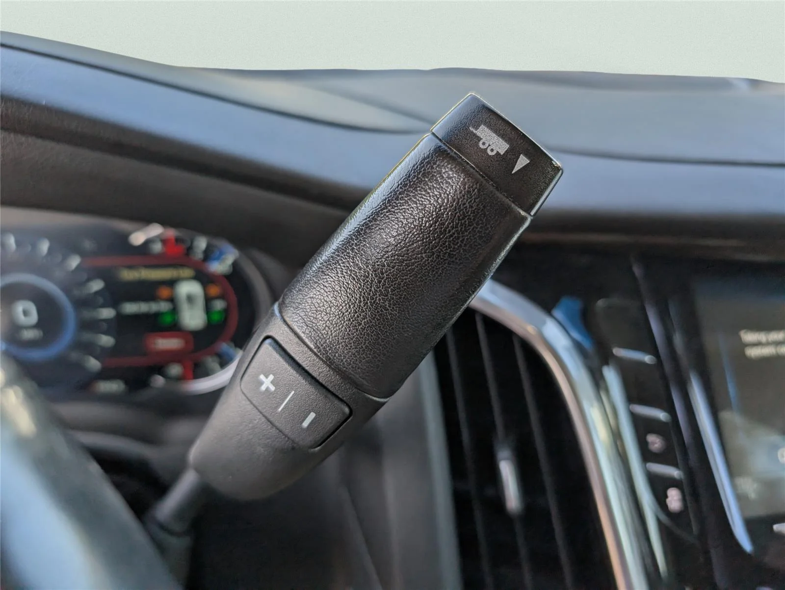 Used 2018 DARK GRANITE METALLIC Cadillac Luxury image 17
