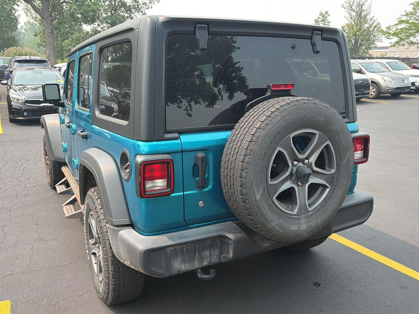 Used 2019 Bikini Pearlcoat Jeep Sport S image 4
