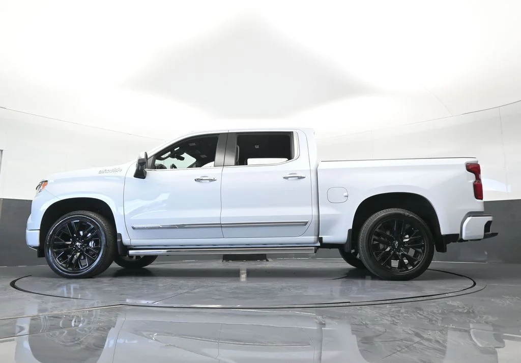 Used 2026 Summit White Chevrolet High Country image 73