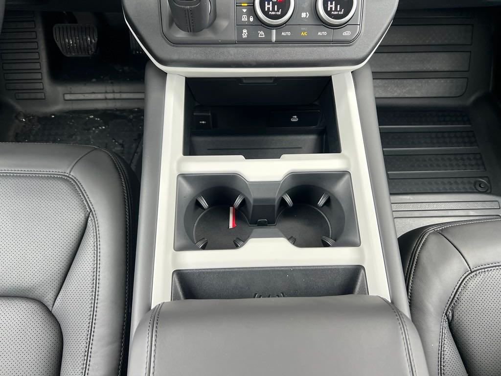 2025 Land Rover Defender S - Photo 24