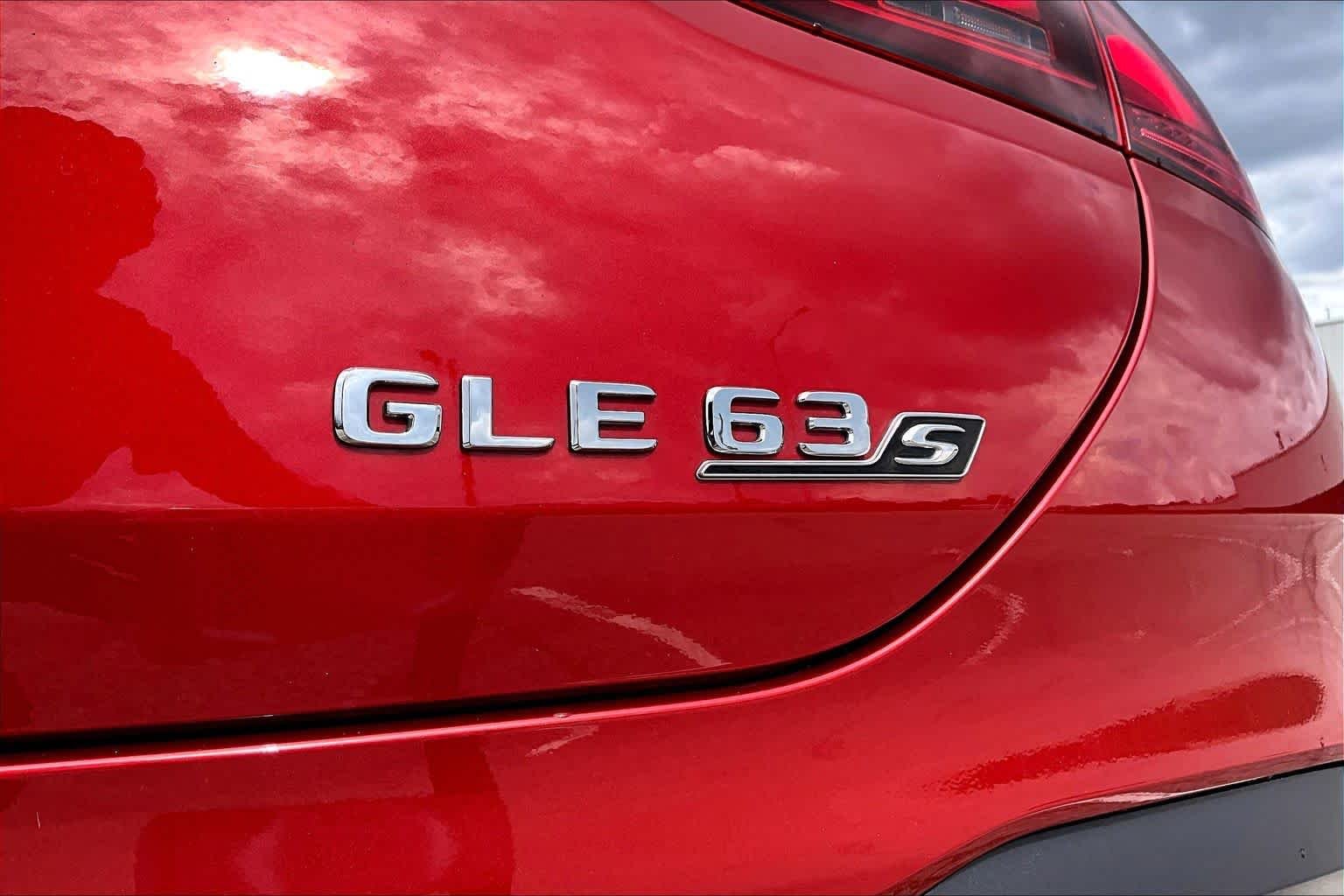 Used 2025 MANUFAKTUR Cardinal Red Metallic Mercedes-Benz AMG® GLE 63 S image 31