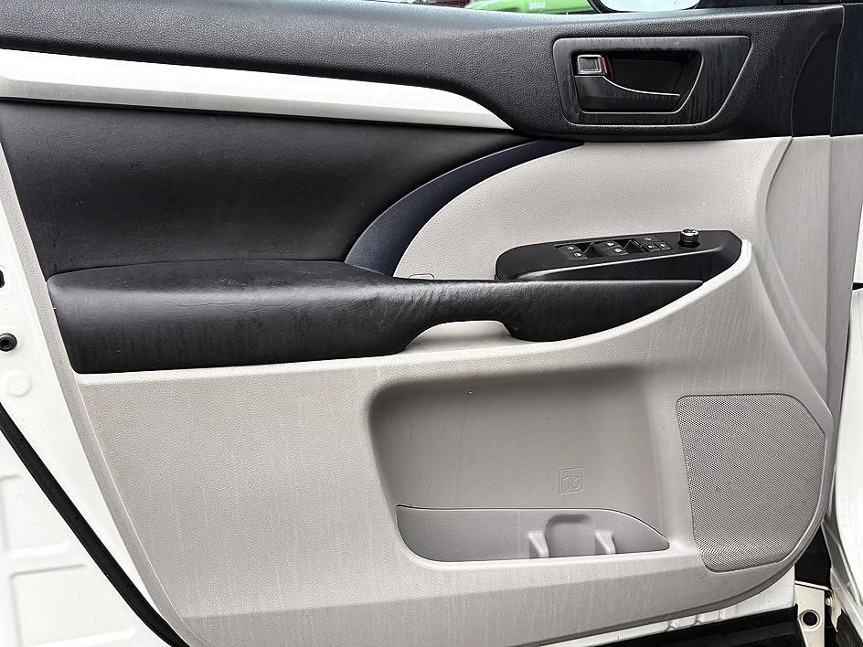 Used 2017 Predawn Gray Mica Toyota LE image 15