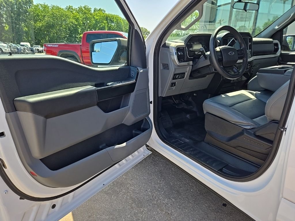 Used 2021 White Ford XL image 30