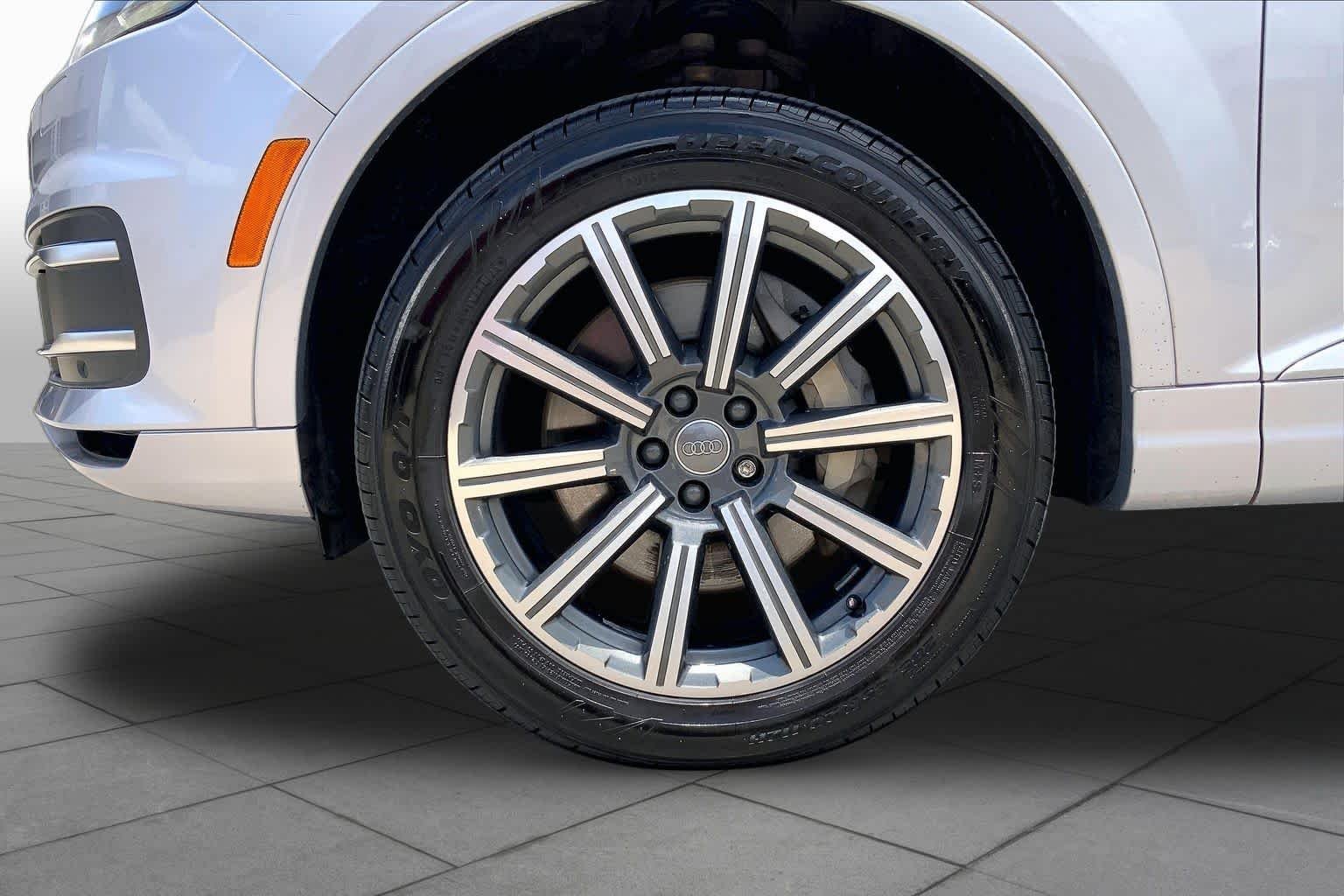 Used 2017 Florett Silver Metallic Audi Premium Plus image 11