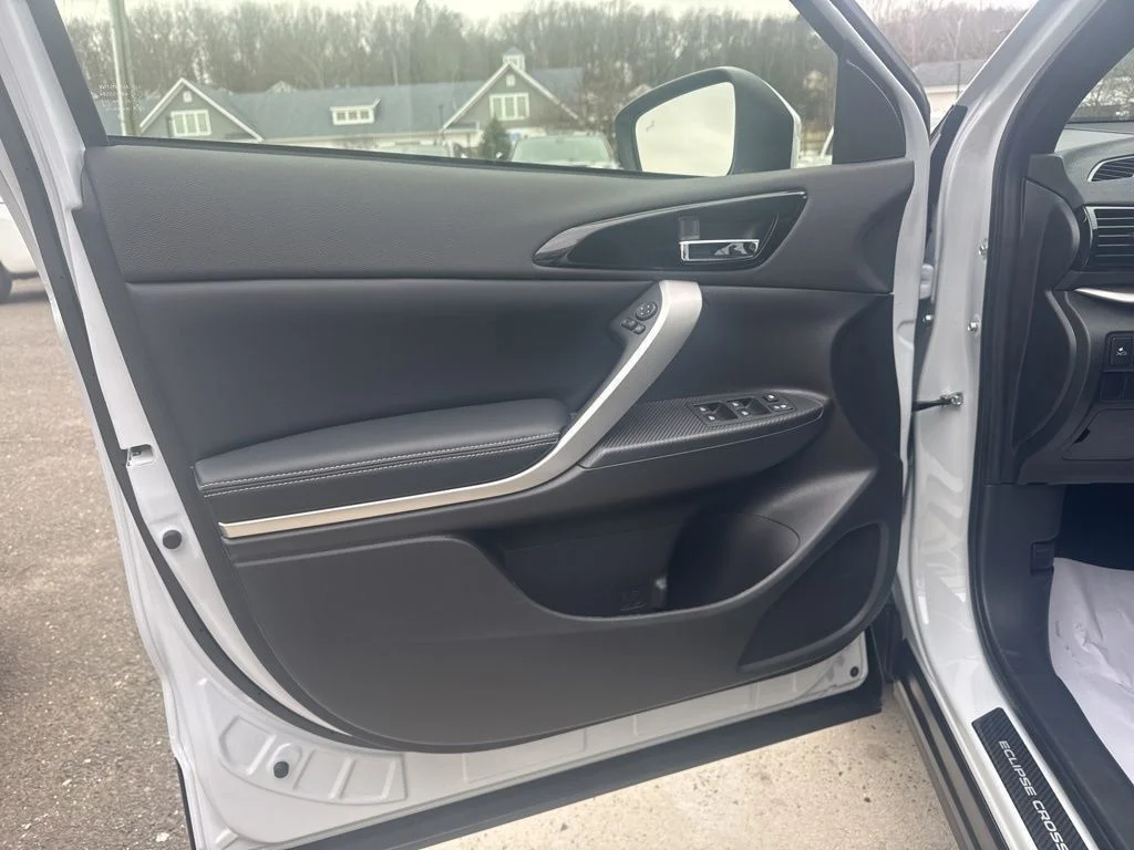 New 2026 White Mitsubishi SEL image 27