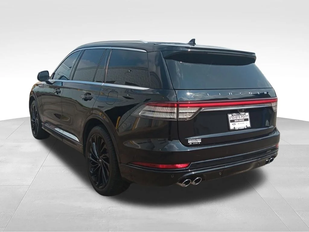 Used 2022 Infinite Black Metallic Clearcoat Lincoln Reserve image 5