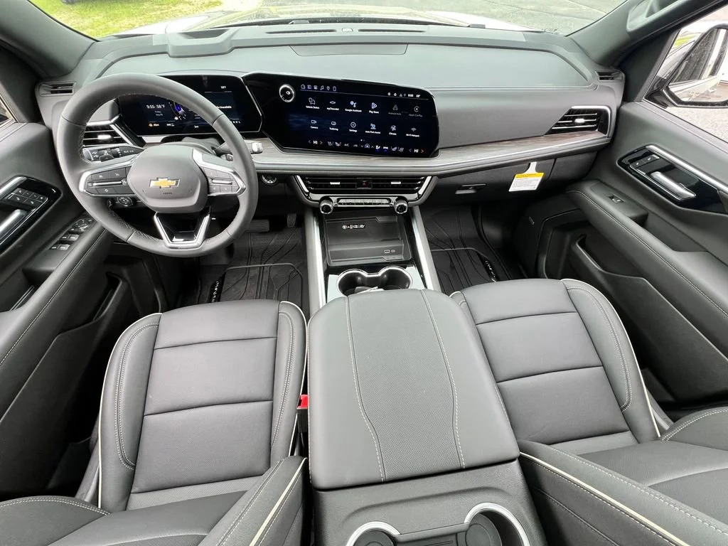 2026 Chevrolet Suburban Premier - Photo 8