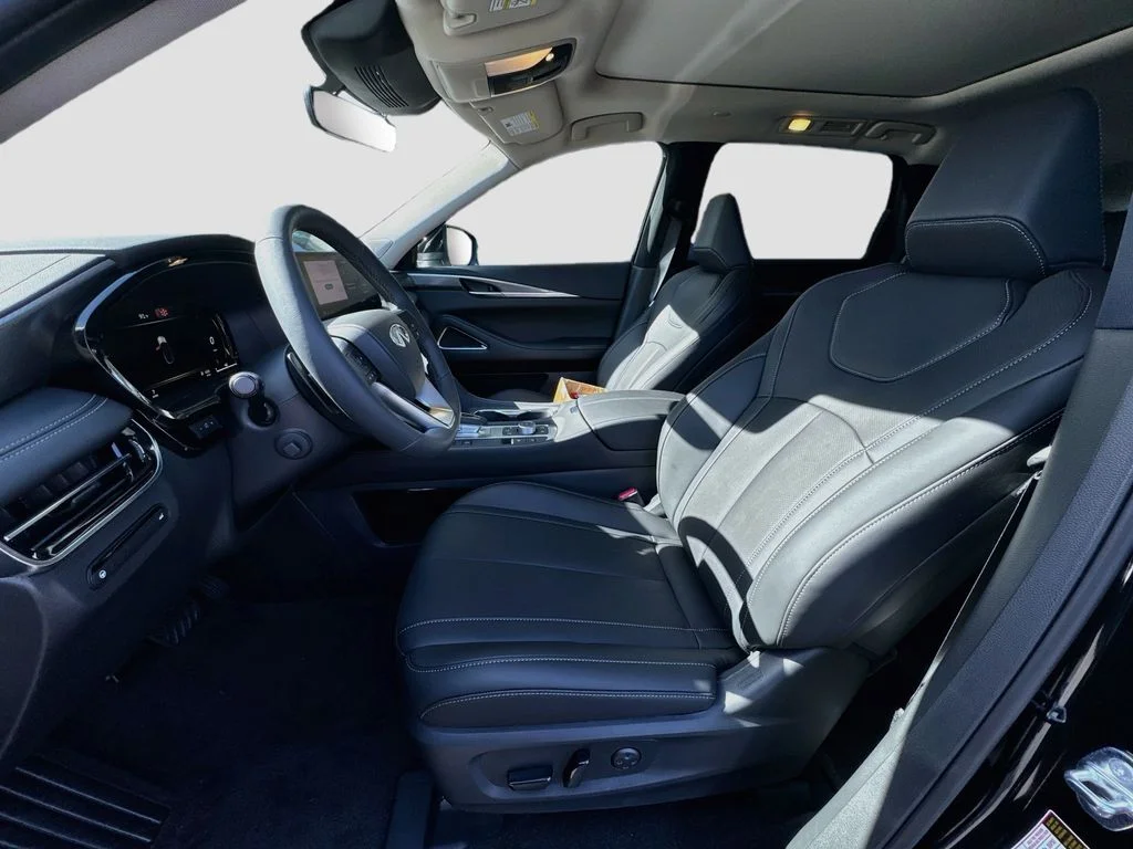 New 2027 MINERAL BLACK INFINITI Luxe FWD image 21